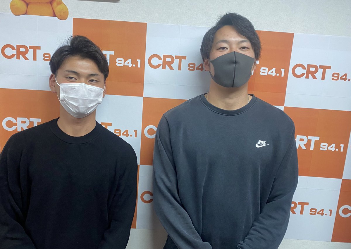 crt_tgb's tweet photo. 出演いただいた #堀越歩夢 投手 #清水武蔵 選手は5歳差。でも仲が良い！#鳥居大紘 選手を加えて、ゲーム #モンスターハンター が繋いだ「狩仲間」でした！
※清水選手の目線は広報カメラに行っています。
#栃木ゴールデンブレーブス #栃木放送 https://t.co/0DLKc6J3pa