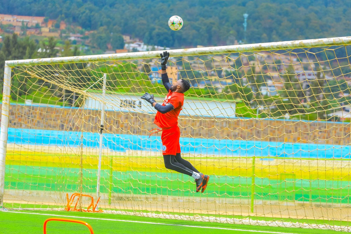 #BnBSports

Police FC ikomeje imyitozo yitegura umukino w'umunsi wa 9 wa Shampiyona, uzayihuza na AS Kigali kuya 12 Ugushyingo 2022, i saa 18:30' z'umugoroba

#SimplySports