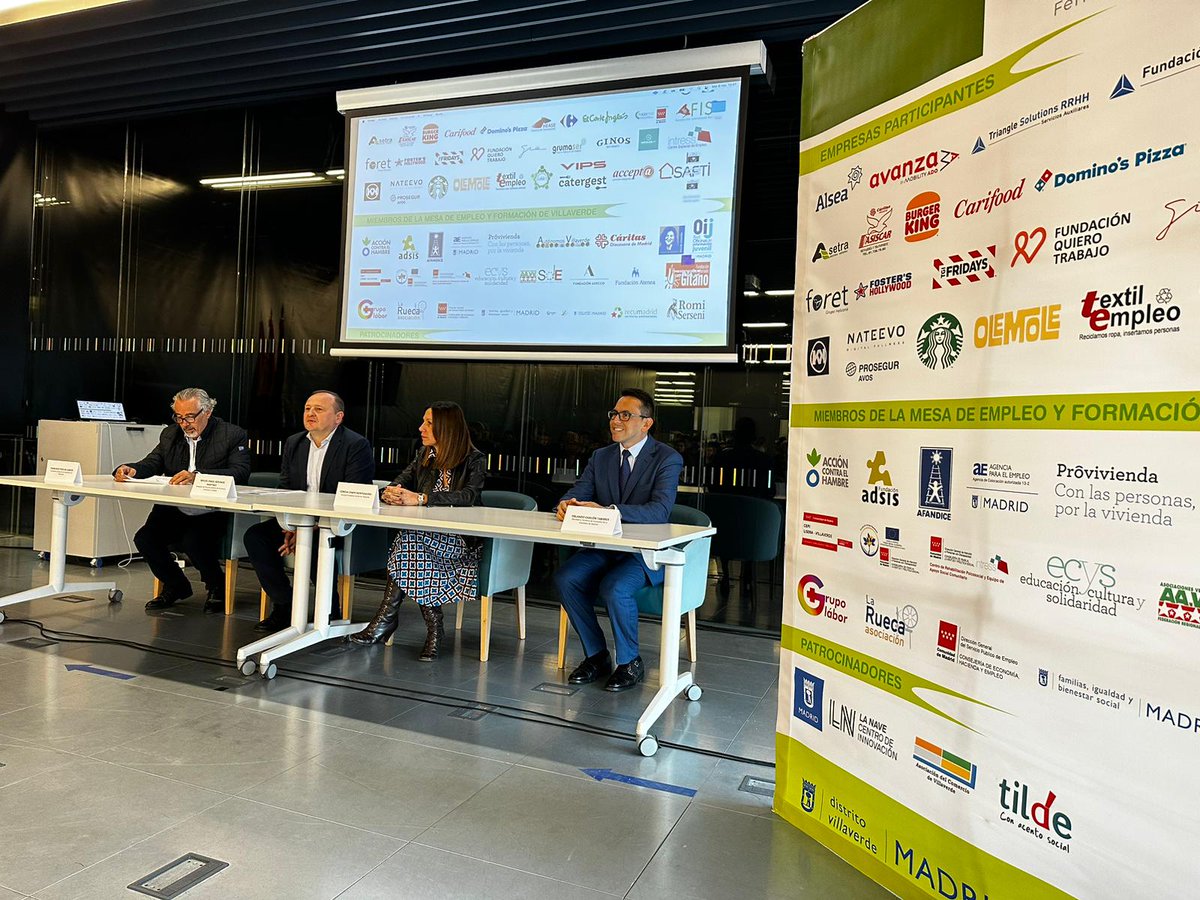 MARedondoR's tweet photo. Acudimos a la  inauguración de feria de empleo de Villaverde en la nave organizada por la asociación de autónomos de Villaverde, con el apoyo de la junta de distrito de Villaverde, con la participación de 26 empresas y de la @aempleomadrid.

#Madridmotoreconomico https://t.co/kfLIp2ZPPq