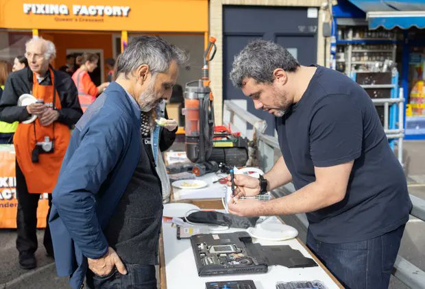 TransitionTog's tweet image. The repair shops reducing the need to shop, growing skills and jobs, tackling the cost of living and reviving the high street ❤️🛠️
@_wearepossible @RestartProject @ShareRepairBath via @guardian  theguardian.com/business/2022/…