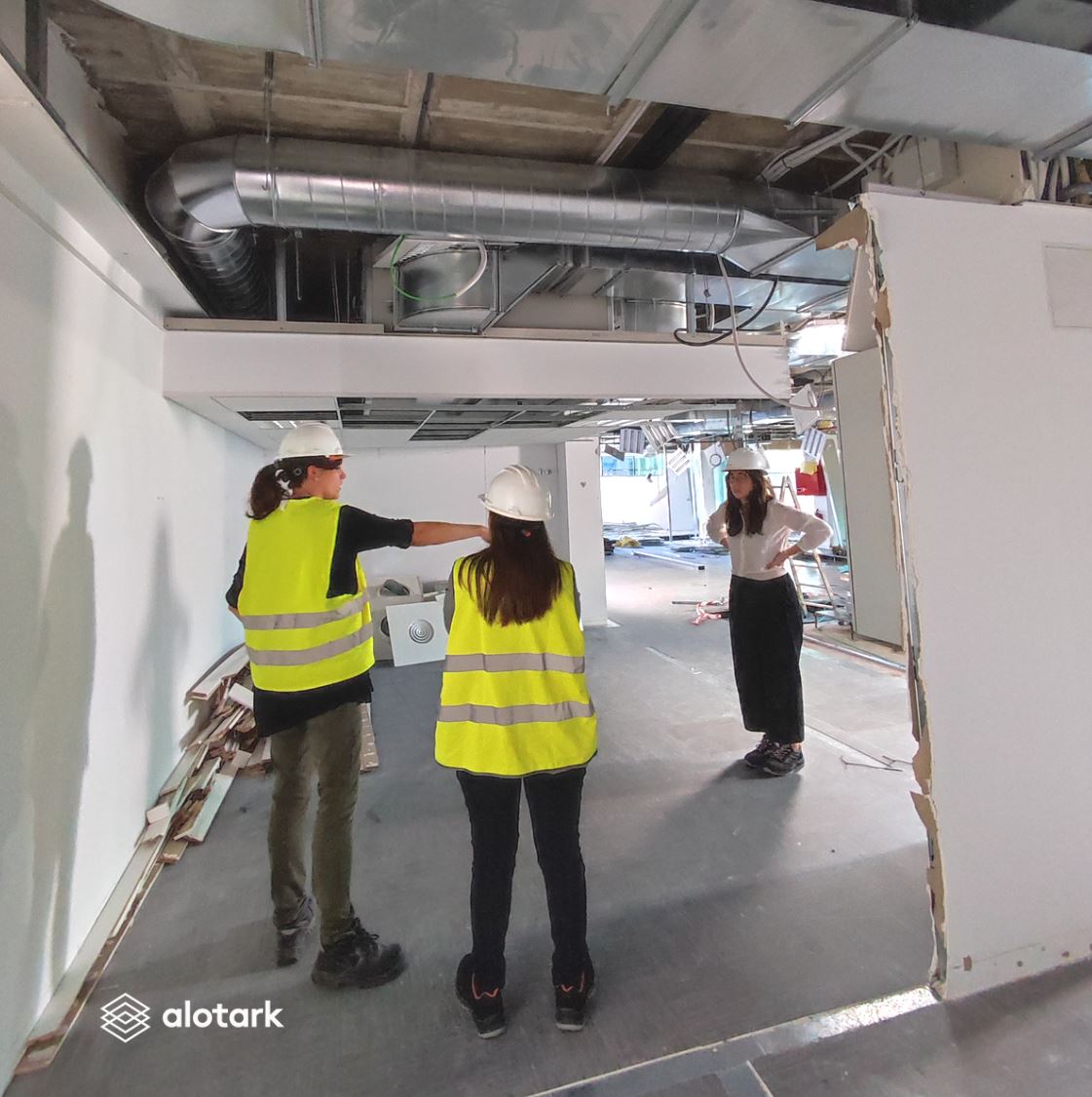 alotark's tweet photo. En marcha las obras de transformación de la nueva #sedecorporativa de @eurofragance. Junto al equipo de la compañía, hemos repensado su nuevo #espaciodetrabajo que evolucionará hacia una visión más colaborativa y flexible que mejorará la experiencia del cliente y la del equipo. https://t.co/x5CBp6kxR7