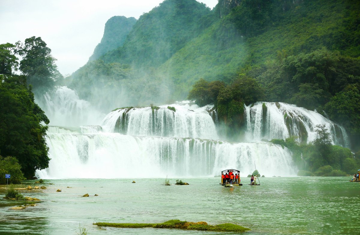 Discover Ban Gioc Waterfall 

#abmtravel #johnabm #sapa #halongbay  #ninhbinh #hoian  #nhatrang  #dalat  #mekongtour  #vietnam  #travel #familytrips #companytrips #outingtrips #packagetours #privatetours #trekking #diving #teambuilding #biking #motortrips
