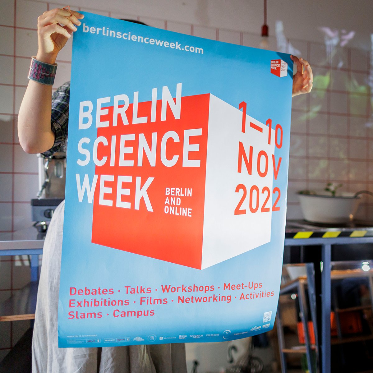 BerlinSciWeek's tweet image. Welcome to the 8th day of #BerlinScienceWeek22! 👋

There is still a lot to discover - Check out the programme: berlinscienceweek.com/programme/

It's also the 2nd day of the @Falling_Walls #ScienceSummit - follow high-profile Round Table discussions online 👉 bit.ly/3eqG45m