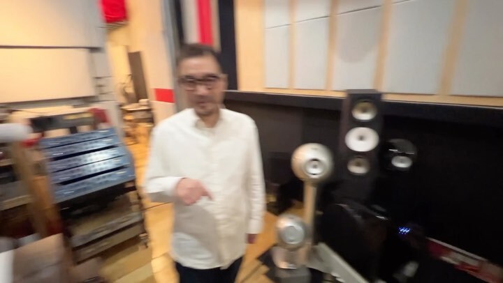 MarcUrselli's tweet photo. First studio visit in Japan was at the fully #surround #sound studio of #masteringengineer #SeigenOno @onoseigen called #Saidera Mastering Studio @saideramastering where Seigen played me some beautiful classical and jazz music and gifted me some records of his.
Seigen Ono a… https://t.co/VP672P6xOI