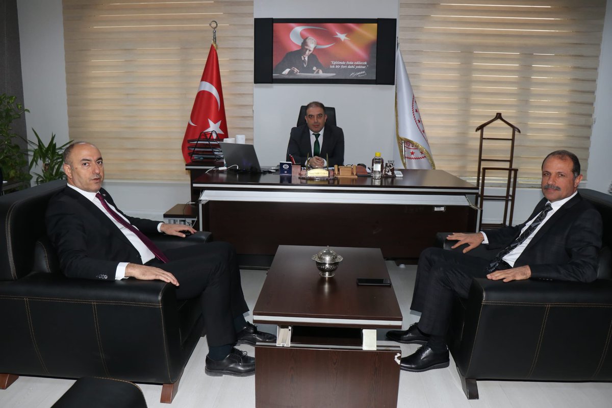 SuphiAksoyB's tweet photo. Bozova İlçe Milli Eğitim Müdürü Hamza Yarbuğlubaş, Bozova Aile Çalışma ve Sosyal Hizmet Merkezi Müdürü Mehmet Çetiner, Tapu Müdürü Ahmet Uçan ve Bozova Mal Müdürü Mustafa Şen’i makamlarında ziyaret ettik.

İlgi ve alakalarından dolayı kendilerine teşekkür ederim. https://t.co/uDhoGwTboc