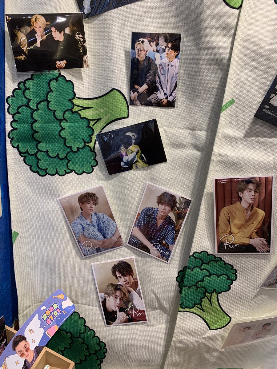 AOI2020tama's tweet photo. お店の隅々まで愛が。
ブロッコリー🥦祭り、大分楽しい。

作品もスピンオフというか、セルフリメイクというか、リファインというか、新規も古参にも刺さる内容なのがとても良きです。
#BetweenUscafeeventJP 
#BetweenUsTheSeries
#BornPrem https://t.co/czeQXRRymM