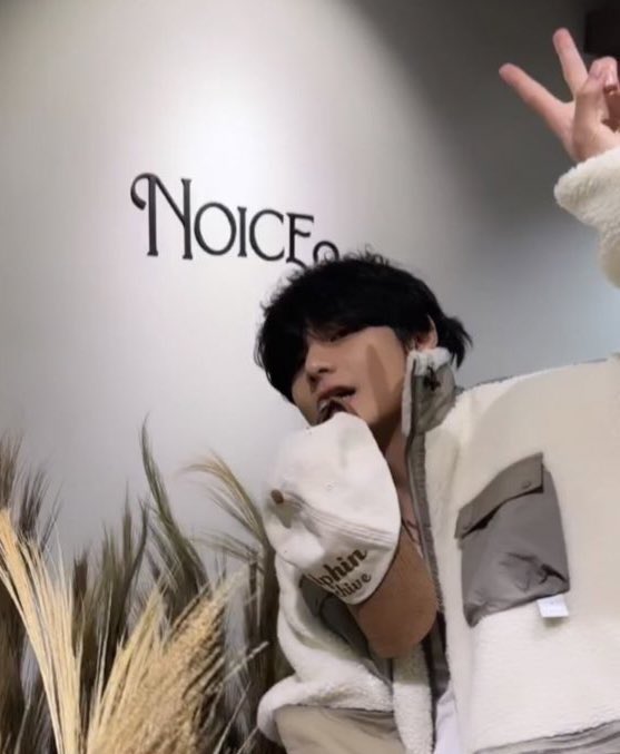 Kim Taehyung Closet 🐆ⓥ ✌️We Purple You TAEHYUNG💜 tweet media