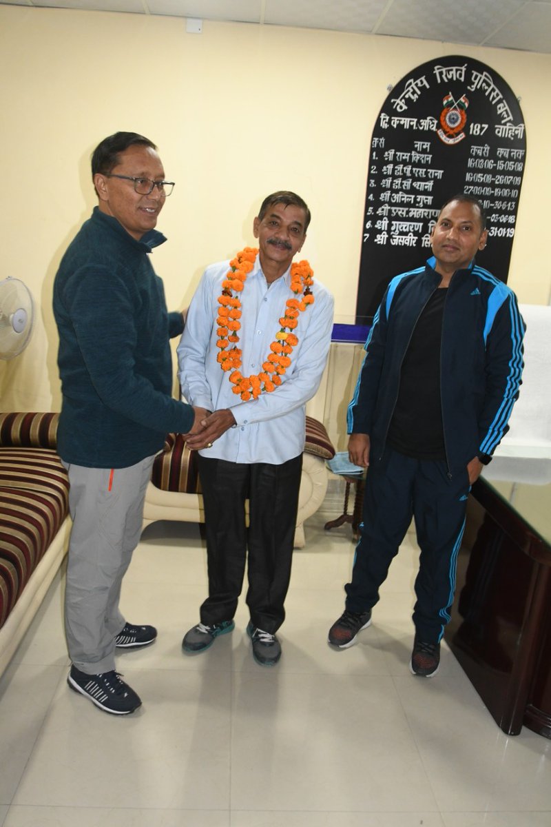 Vivek_Peelwad's tweet photo. मेरे #चाचा_जी Munshi Ram Gurjar #CRPF से रिटायर्ड होने पर अधिकारियों द्वारा स्वागत-सत्कार दिया गया उनका देश सेवा मे बहुत योगदान रहा उनको बहुत बहुत शुभकामनाएं बधाई हों..
#conguratulation https://t.co/qc1B9QUB6H