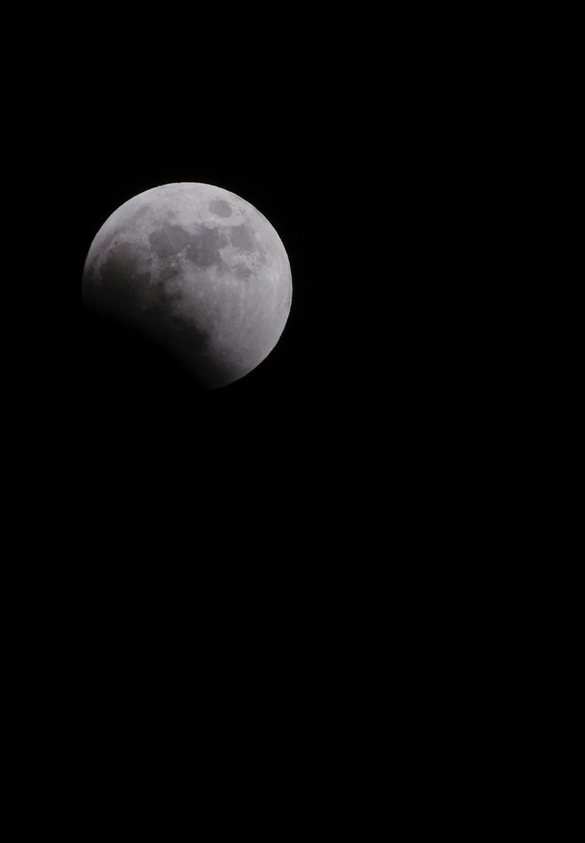 「欠ける月」

#写真好きな人と繋がりたい
#ファインダー越しの私の世界 
#FUJIFILM 
#photography
#皆既月食