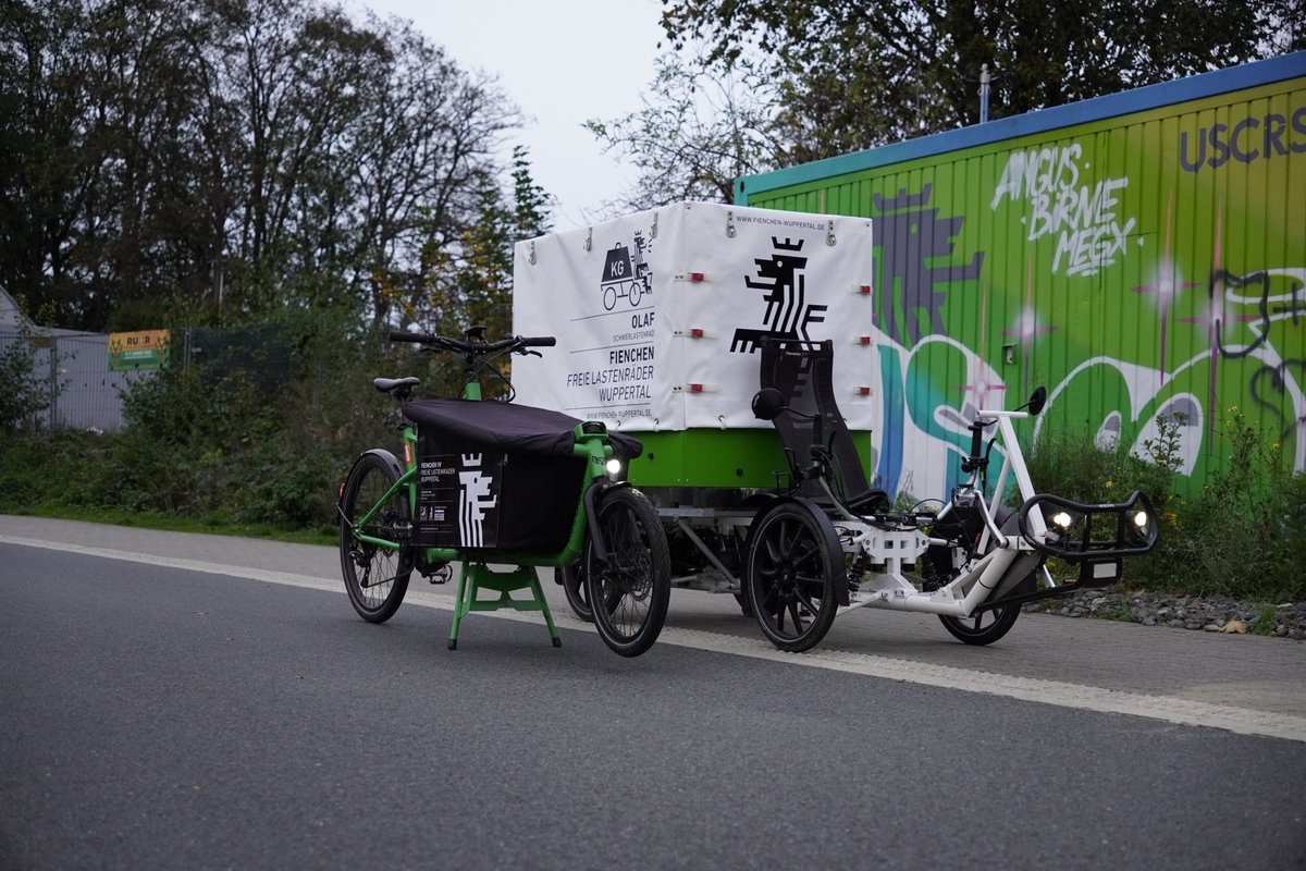 #FienchenWpt, die Flotte freier Lastenräder Wuppertal wächst stetig: die Neuzugänge der Flotte sind Olaf, ein Armadillo-Schwerlastenrad sowie #FienchenIV ein <a href="/CargoHey/">CargoBikeMonkeys</a> . 

Beide Räder sind kostenlos ausleihbar! Infos und Buchung unter fienchen-wuppertal.de 

Danke <a href="/DPLotterie/">PostcodeLotterie</a>!