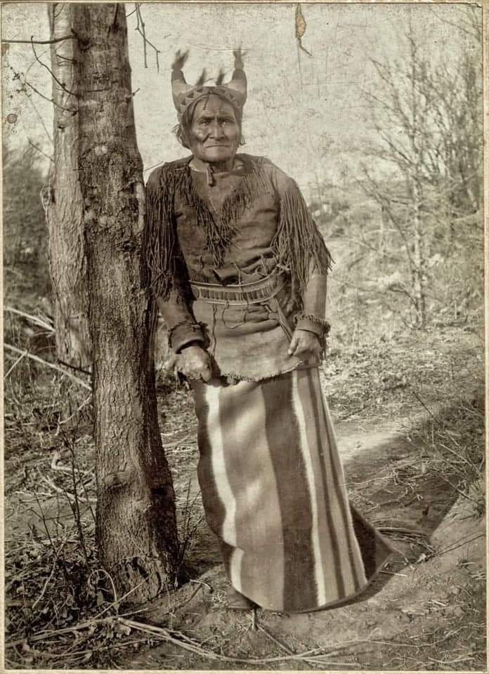 SpottedElk7's tweet photo. WE, will not vanish Ancestor! WE, are Still here. WE, are coming for Everything Our Ancestors were Denied!! Mitakuye O'yasin (All My Relatives.) ⚪🟡🔴⚫ 
#TraditionalNdn #AIM #LandBack #NativeAmericanHeritageMonth https://t.co/xA0UZzxYJt