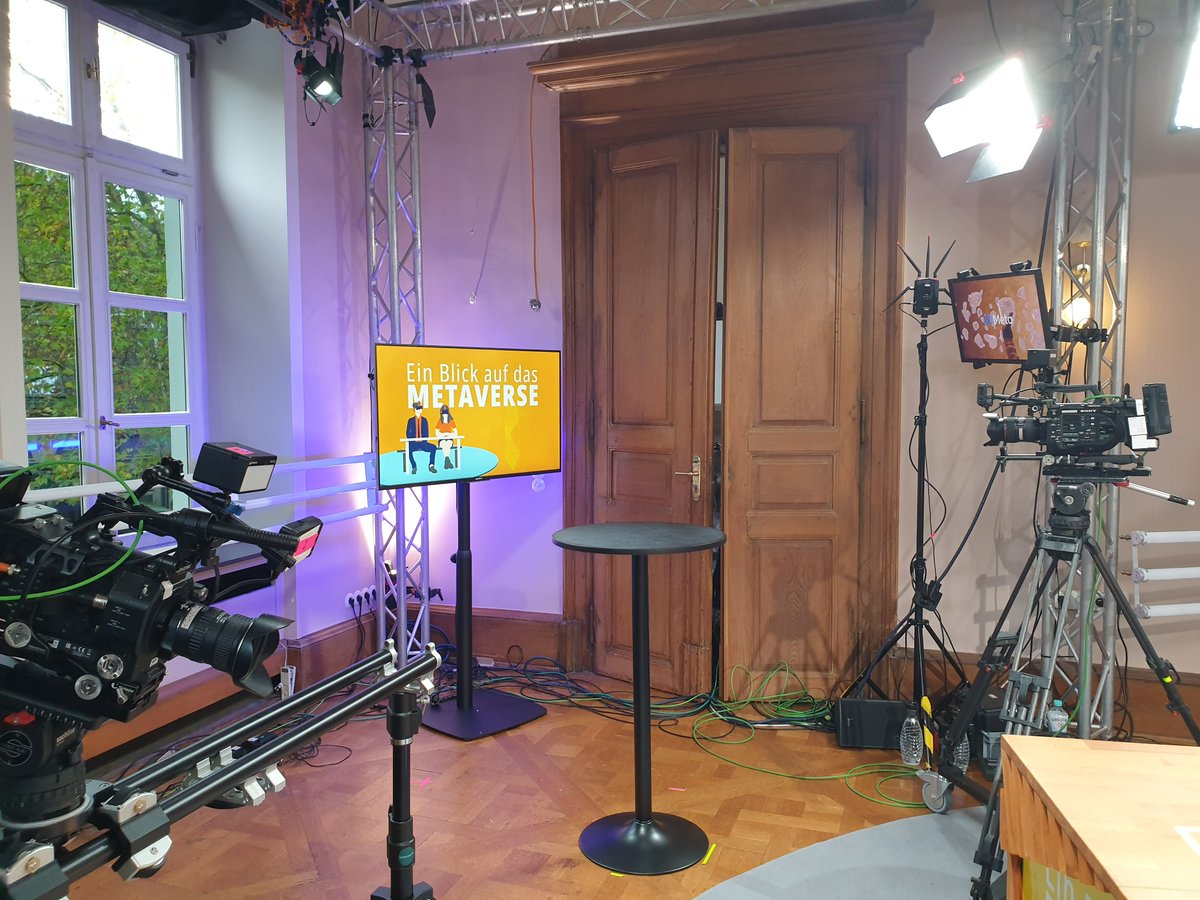 vrnetworld's tweet photo. Wir sind bereit und das Setting steht. 🚀 Wow! Nach intensiven Wochen der Vorbereitung ist es nun ein besonders schönes Gefühl, gleich um 14:00 Uhr mit der Online-Live-Konferenz #NetCon2022 zu starten. Hier ab 14 Uhr streamen: https://t.co/sivH4KEszI https://t.co/k0w579Wqep
