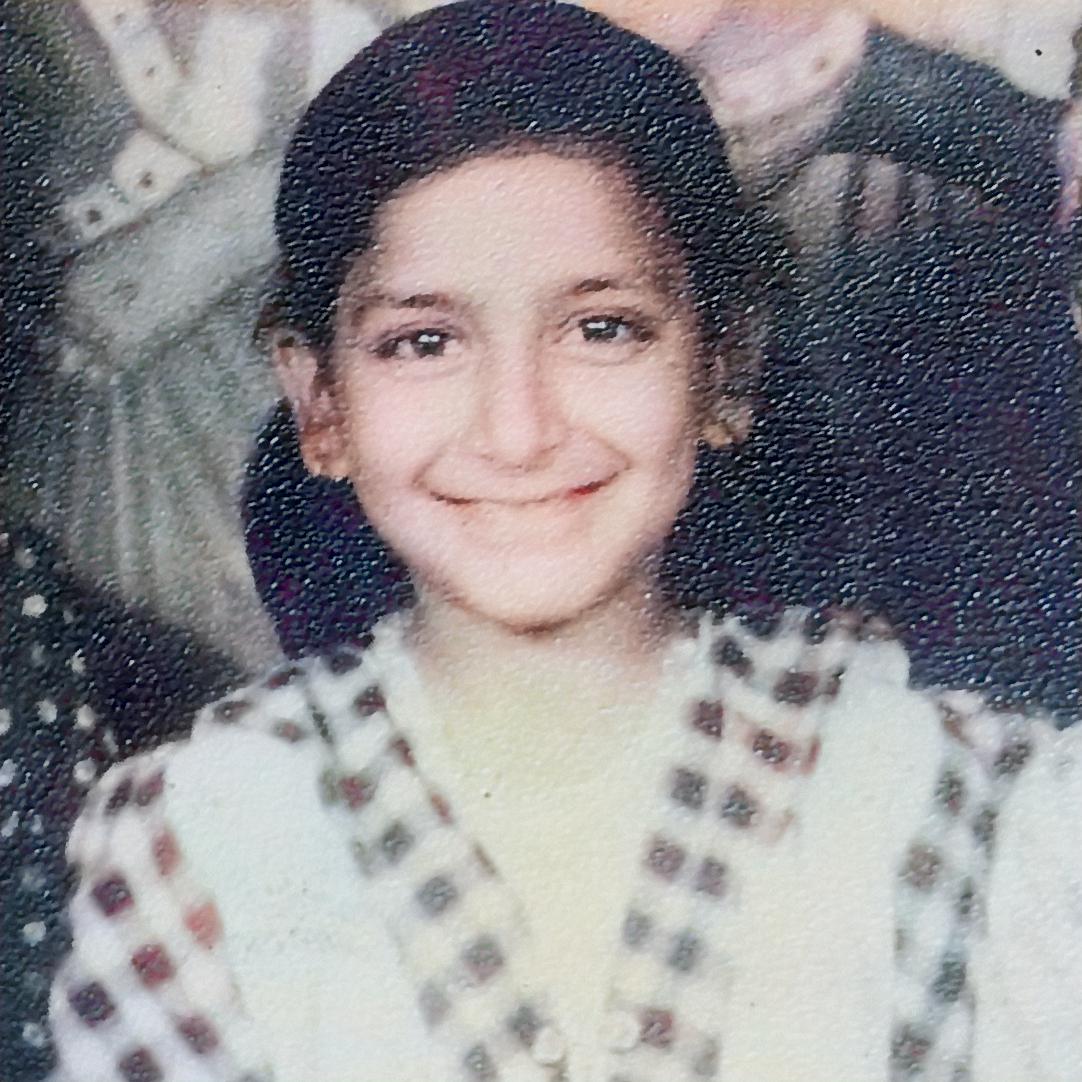 SadhotraMeenu's tweet photo. Drop Your Childhood PIC....🤗
Here's Mine....🥰🙈 https://t.co/Ryx8CML2Zx