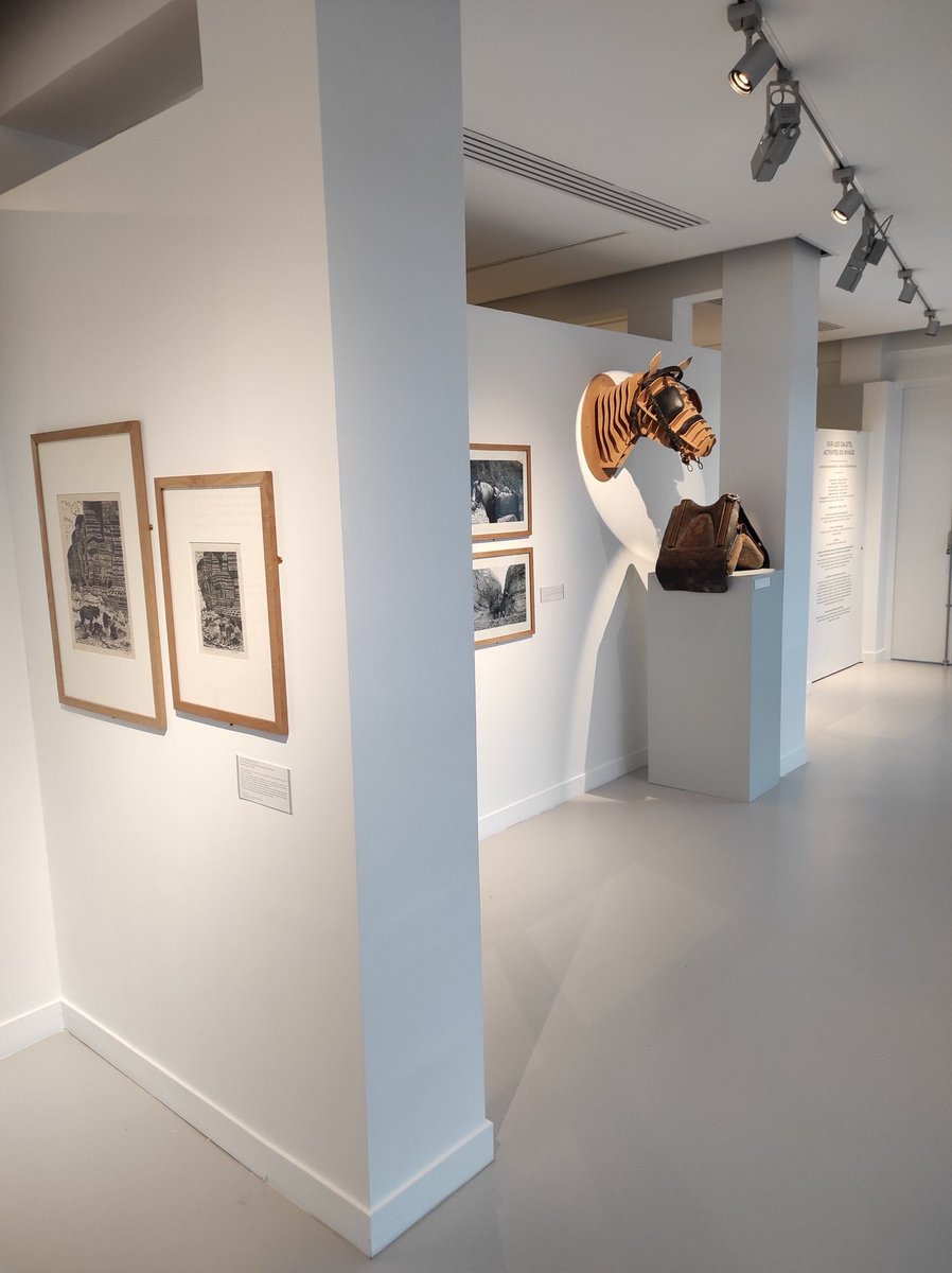 Et voilà, clap de fin pour notre exposition "Sur les galets, activités du rivage" <a href="/museedefecamp/">Les Pêcheries</a>... Les œuvres vont peu à peu retourner chez elles... sauf le beau tableau d'Émile Vernier laissé en dépôt par le Musée des BA de Besançon, qui rejoint le 3e étage... 😍