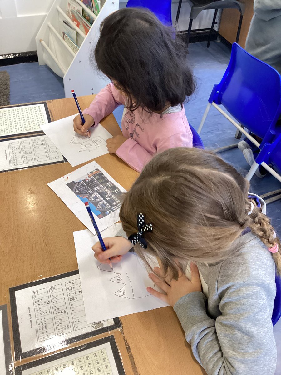 We looked closely at pictures to draw houses from 1666. We noticed they were wobbly and made from a lot of wood.