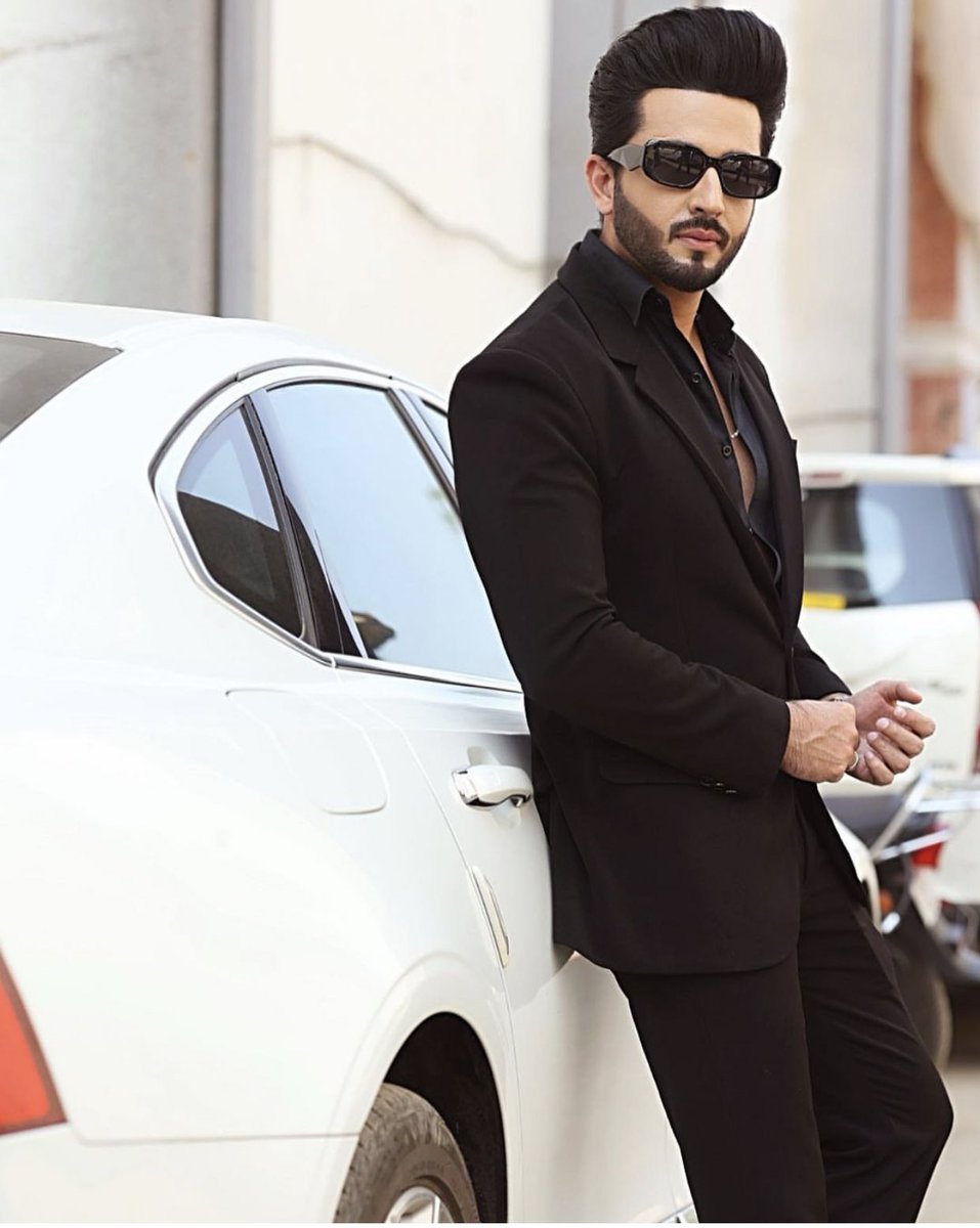 preeran_2's tweet photo. DD in black ✨😭🖤

#DheerajDhoopar #DheeShra #raj #tkl @DheerajDhoopar https://t.co/jL7faILjmg