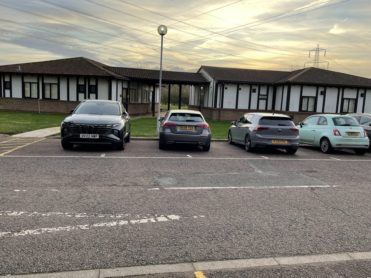 DanBrooksKes's tweet photo. @parking_shit @parklikeidiot @parking_jerk @ParkingShaming @ParkingWankers2 @Parking_Idiots @parkingknobs Can’t make this up! https://t.co/4AcBzlwRmk