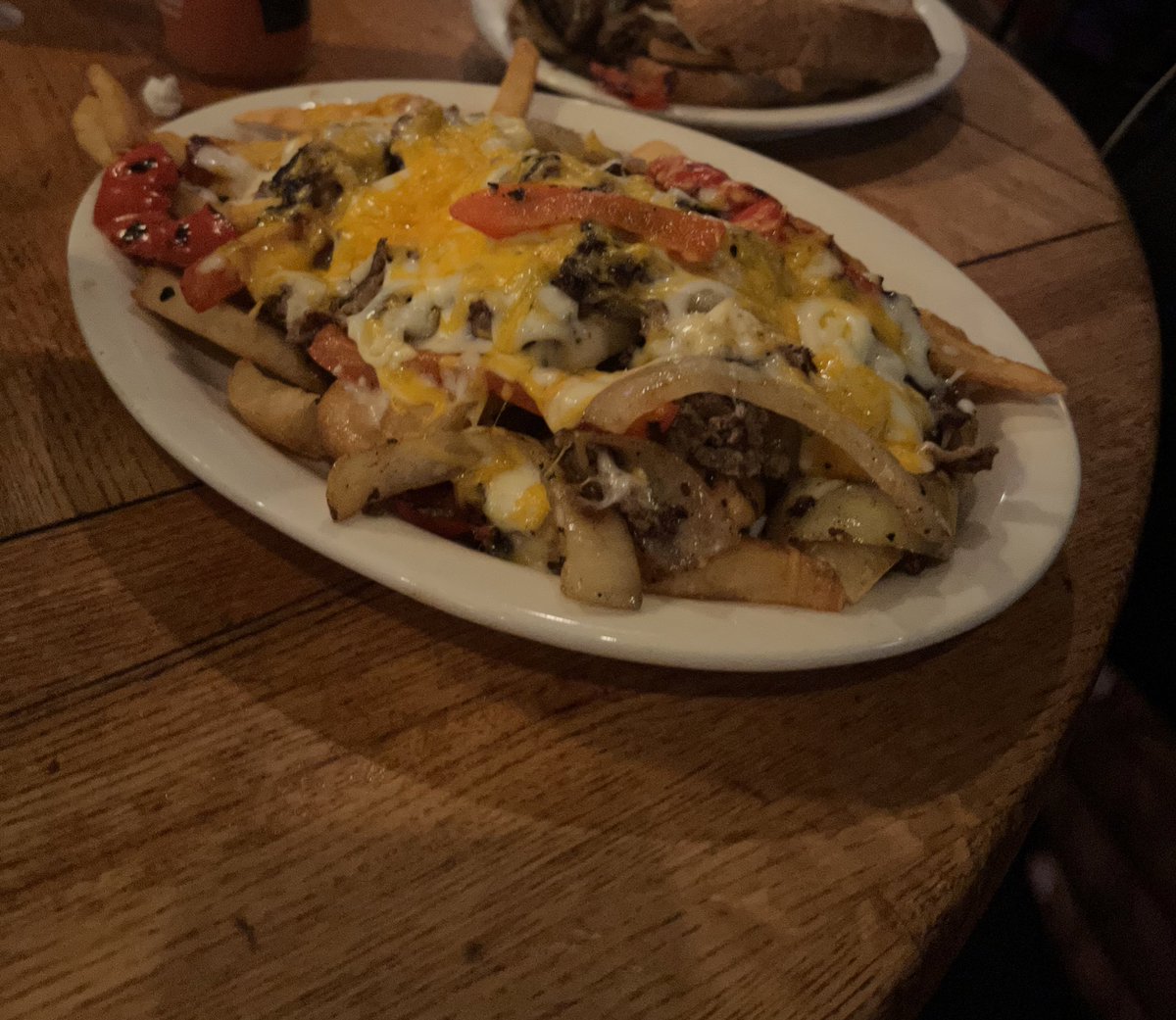 _reminisc3nt's tweet photo. Philly Steak Cheese Fries 🙌🏽🙌🏽🙌🏽🤤 https://t.co/L9r9Wq62pp