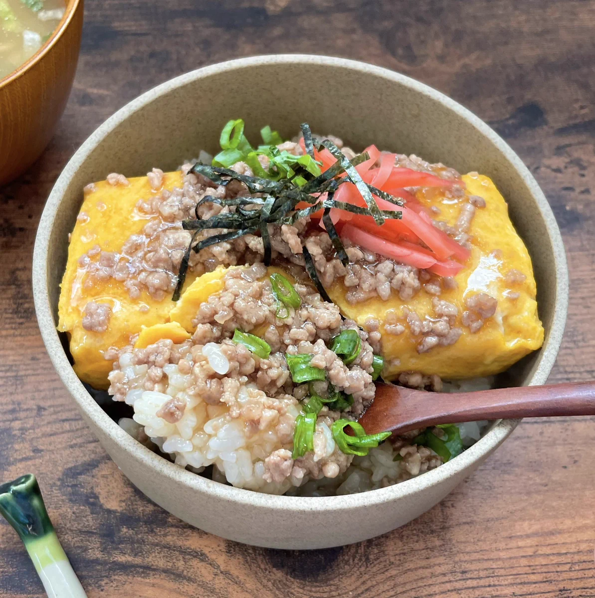 和風で甘めのそぼろあんがクセになる「そぼろあんかけだし巻き丼」