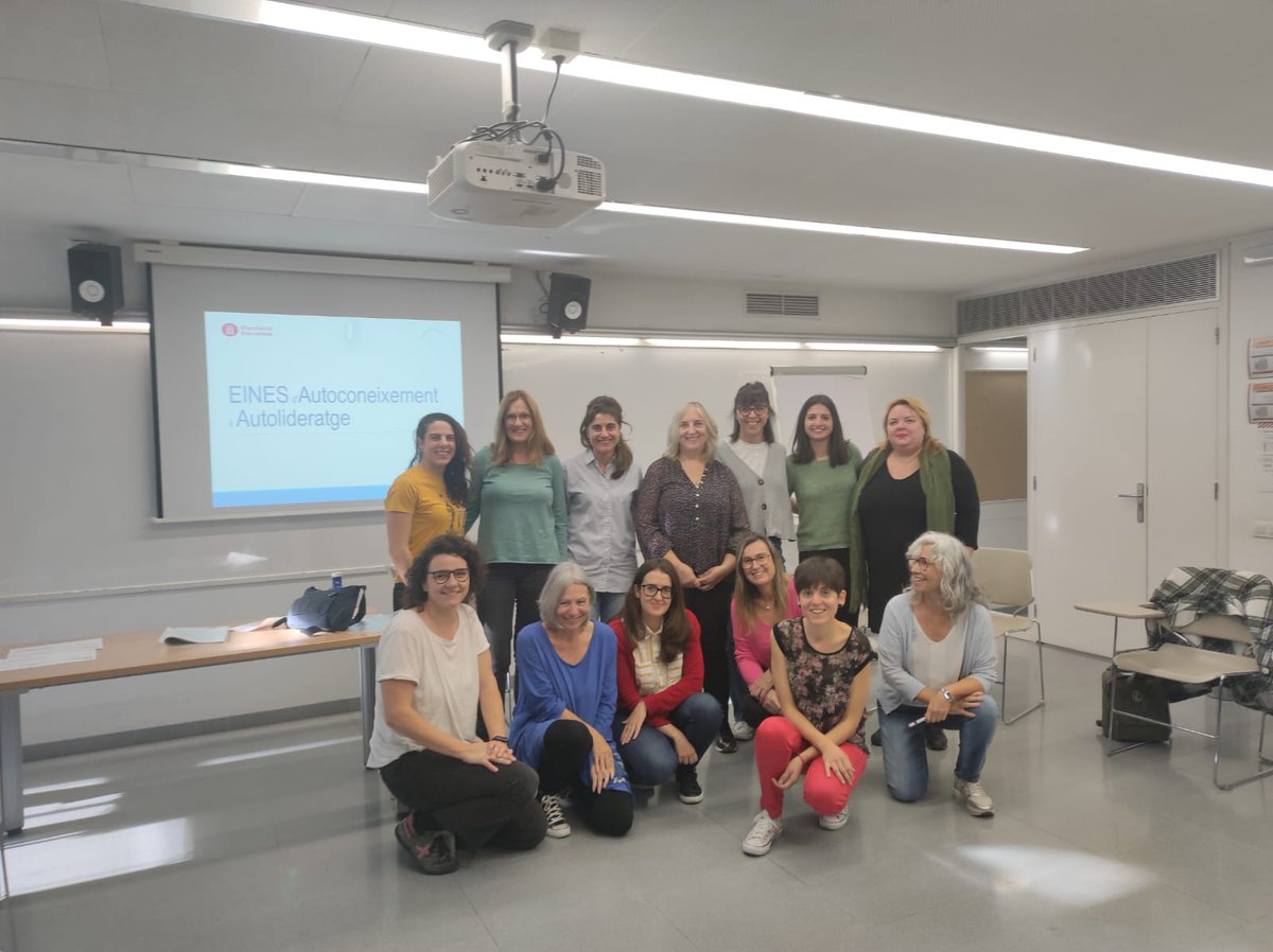 FormacioDIBA's tweet photo. 🔛 'Eines d'autoconeixement i autolideratge aplicades al projecte professional dels demandants d'ocupació', a càrrec de @doloqb.
Destinataris: personal tècnic dels Serveis Locals d'Ocupació de la Xarxa Xaloc.
🔗 https://t.co/lh6HKhcHtn
#ServeideMercatdeTreball #BAF2022 https://t.co/v2s1EaVKfk