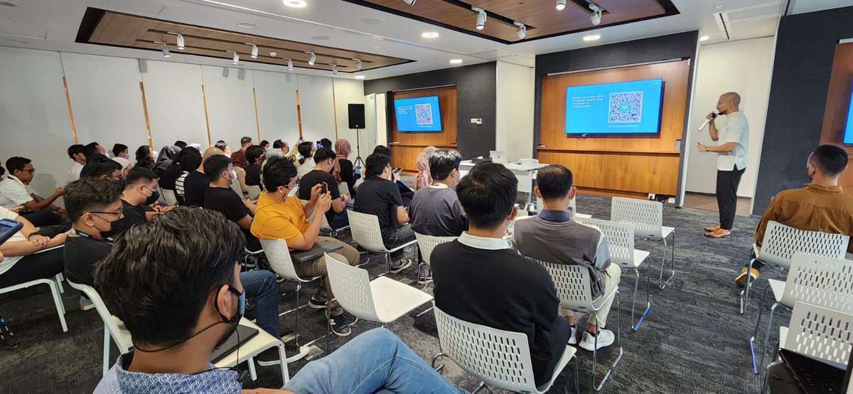 dwiadriansah's tweet photo. It always feels great to engage with friends / partners in person. Running #TwitterMasterClassID today and exchanged the positive energy 🙏 https://t.co/JAyKR8Y52c