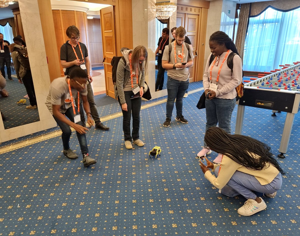 The small pet runs Ubuntu 20.04 and ROS. #ubuntusummit