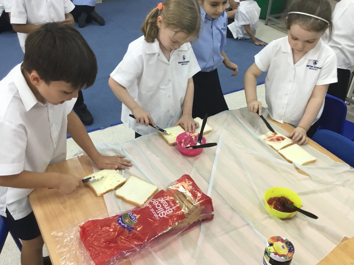 ikrishnasanal's tweet photo. Butter and Jam sandwiches are ready. Just waiting for the tiger to come to tea now. So many tigers turned up! #Year1 #readingbook #tigercomestotea 
@BSMuscatY1 @BSMuscatPrimary @BSMuscatHeadPri
 @BSMuscatPriDHP @BSMuscatPriDHTL https://t.co/NFjLemLKGo