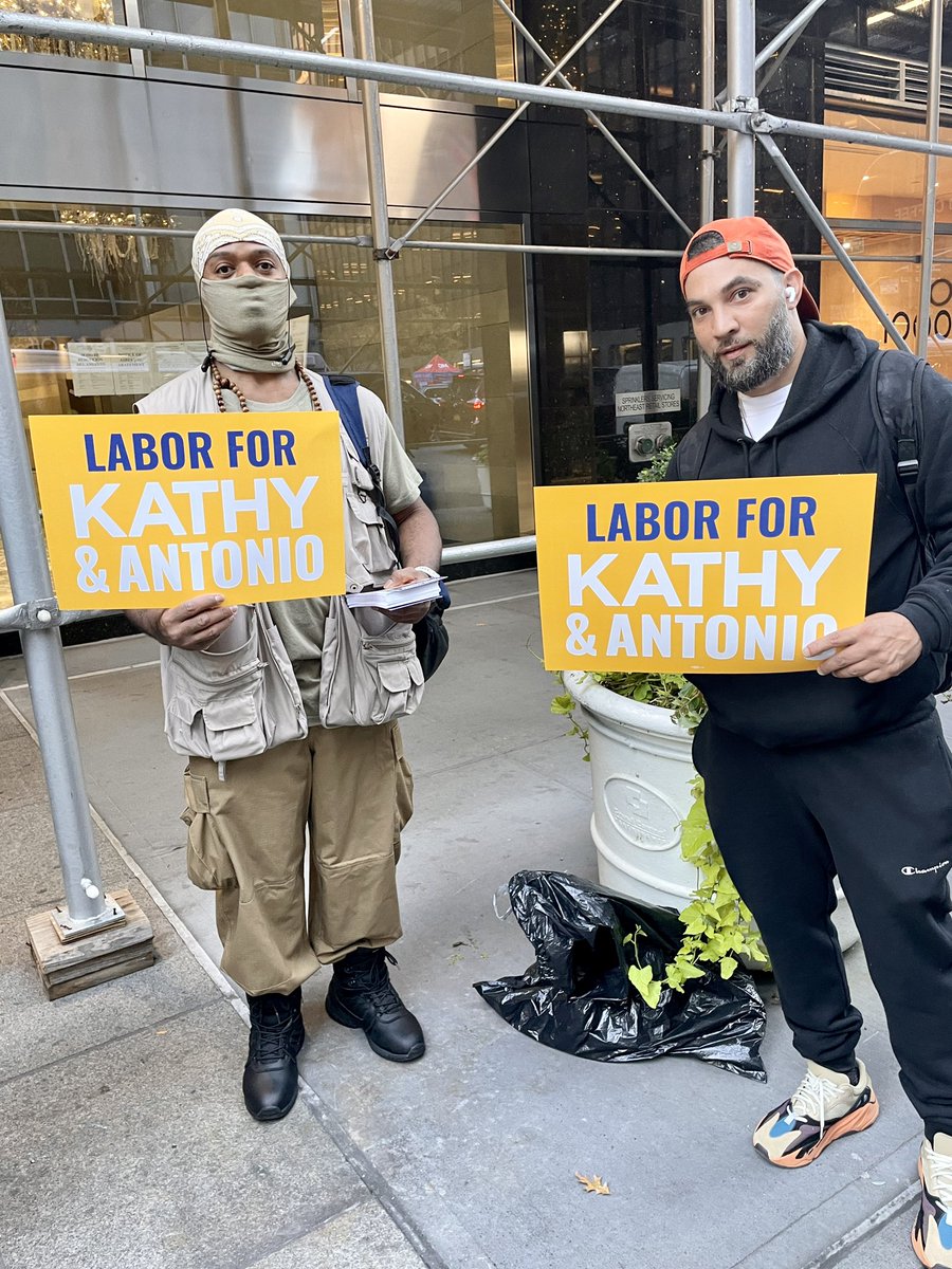 smartlocal28's tweet photo. some of our #local28 members doing their #GOTV for @KathyHochul and @DelgadoforNY https://t.co/DcOasA2R2e