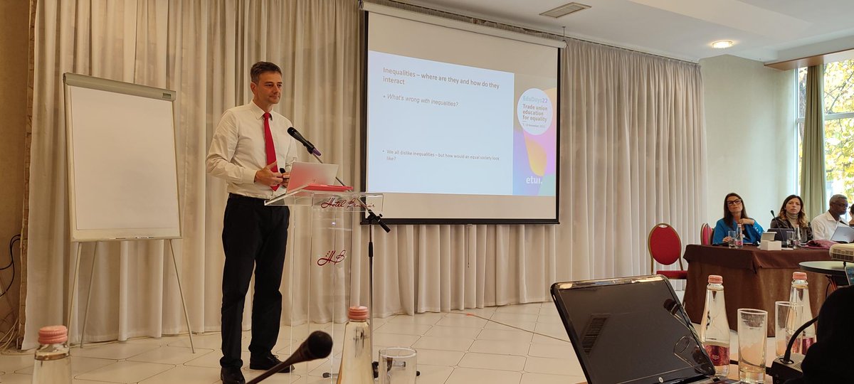ETUI_org's tweet photo. Inequalities: where are they and how do they interact?  @N_Countouris reflecting and stimulating on the (insufficient) legal institutions during the #EduDays2022 in Budapest https://t.co/XSIlLKoJoC https://t.co/R86I60dVSs