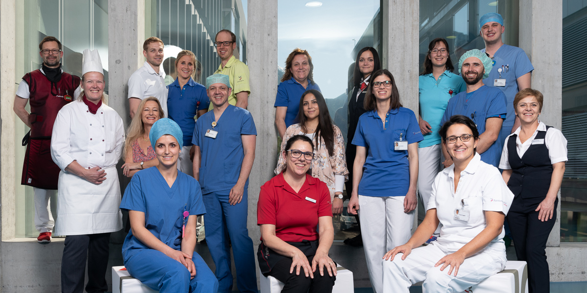 KantonsspitalGR's tweet photo. Die Mitarbeitenden sind das Wichtigste überhaupt, gerade und speziell im einem Spital. Darum investiert das Kantonsspital Graubünden zusätzlich zu den bereits bestehenden Benefits kräftig in die Mitarbeitenden von heute und morgen.
https://t.co/aocI68Hyk9 https://t.co/VQw13mAR9d