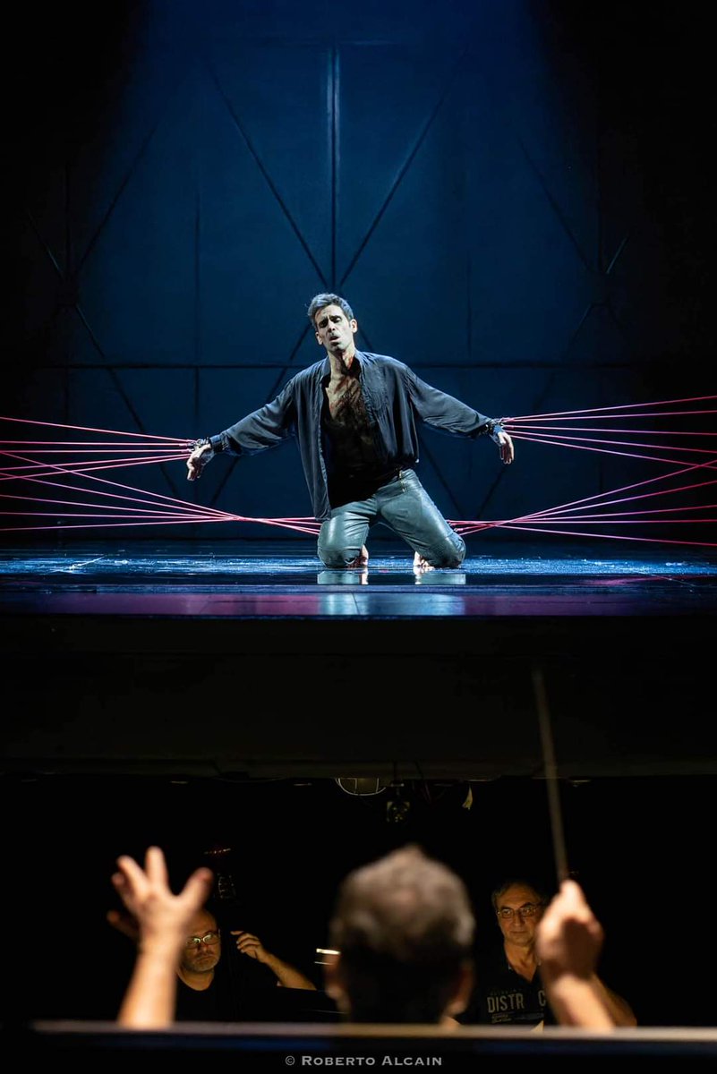 Esta noche estrenamos Roberto Devereux en el <a href="/Maestranza/">Maestranza</a> con un elenco de artistas y amigos maravillosos.
In bocca al lupo a mis queridas #YolandaAuyanet <a href="/NFHerrera/">NancyFabiolaHerrera</a> #FrancoVassallo , dirigidos por los maestros #YvesAbel y #AlessandroTalevi  <a href="/coroAATM/">Coro AAT Maestranza</a> y <a href="/SevillaROS/">Real Orquesta Sinfónica de Sevilla</a> 📸 <a href="/ralcain/">Roberto Alcain</a>