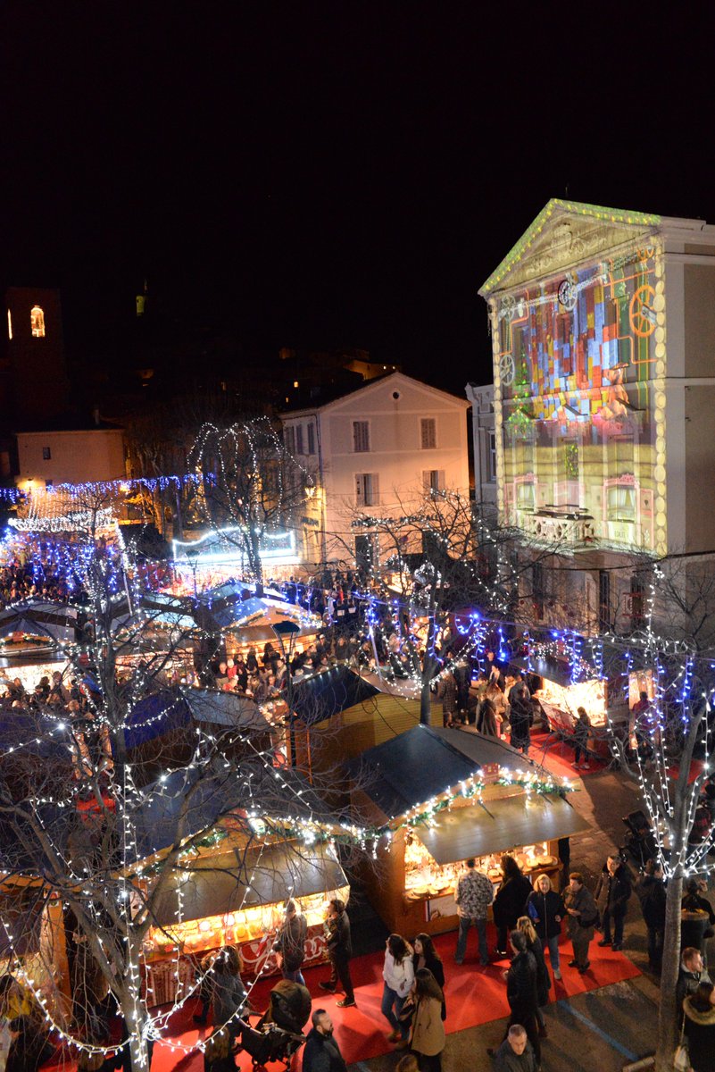 #Hivernales2022🤩
On vous dévoile cette semaine les temps forts🎅
Les mercredis, les enfants sont invités à s’amuser autour d’un thème différent et c’est Harry et sa magie qui jettera le premier sort le 30/11 ! 
A 11h et 17h30 dans les allées du Village et à 15h30 sur l’esplanade