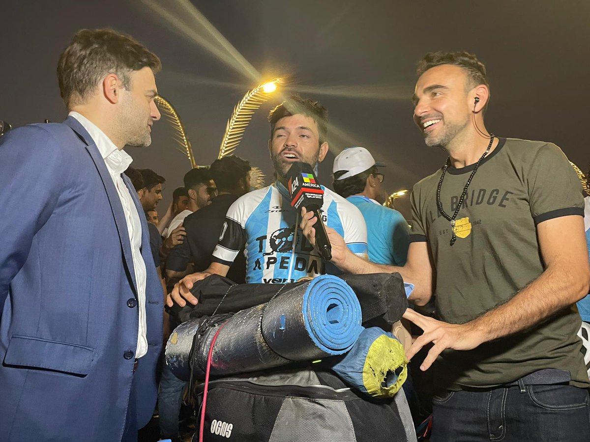 Bienvenidos <a href="/Todoapedalok/">TODO A PEDAL</a> a #Qatar 🇶🇦

Nuestro Cónsul <a href="/sassaroli_juan/">Juan Sassaroli</a> los recibió en la tradicional costanera de Av. Corniche, junto a miembros de la comunidad 🇦🇷 residente.

Gracias <a href="/khaledhallar/">Khaled Hallar</a> y <a href="/A24COM/">A24.com</a> por la nota.

@roadto2022es <a href="/fifaworldcup_es/">Copa Mundial FIFA 🏆</a> @CancilleriaARG #Argentina