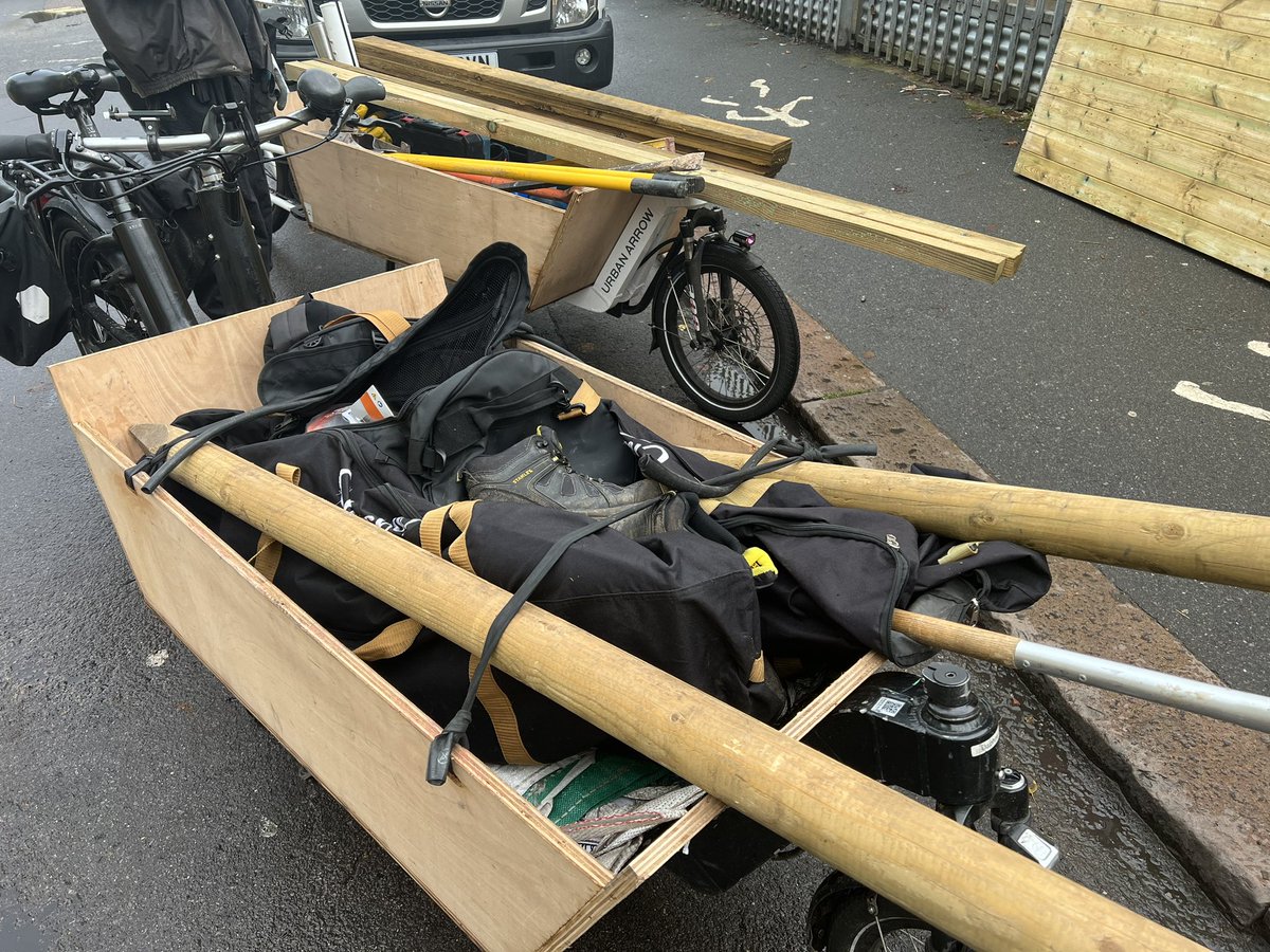 bikes_v_cars's tweet image. Gardeners over from Bermondsey in SW14. Said they’d still be stuck in traffic if they’d taken the van. 👍