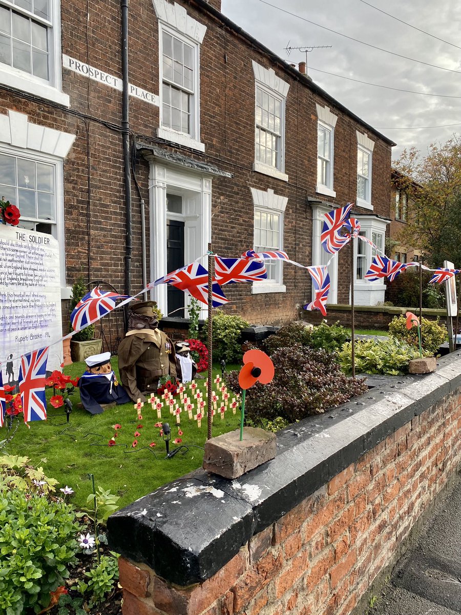 owl_upon's tweet photo. Remembrance is here again. The owls join the country in acknowledging the sacrifices of our armed services. We are collecting for the Royal British Legion, so donations will be gratefully received.
#RemembranceDay 
#Bartonowls
#Bartonuponhumber
#owldisplays
#Northlincolnshire https://t.co/bgxFR2y9LP