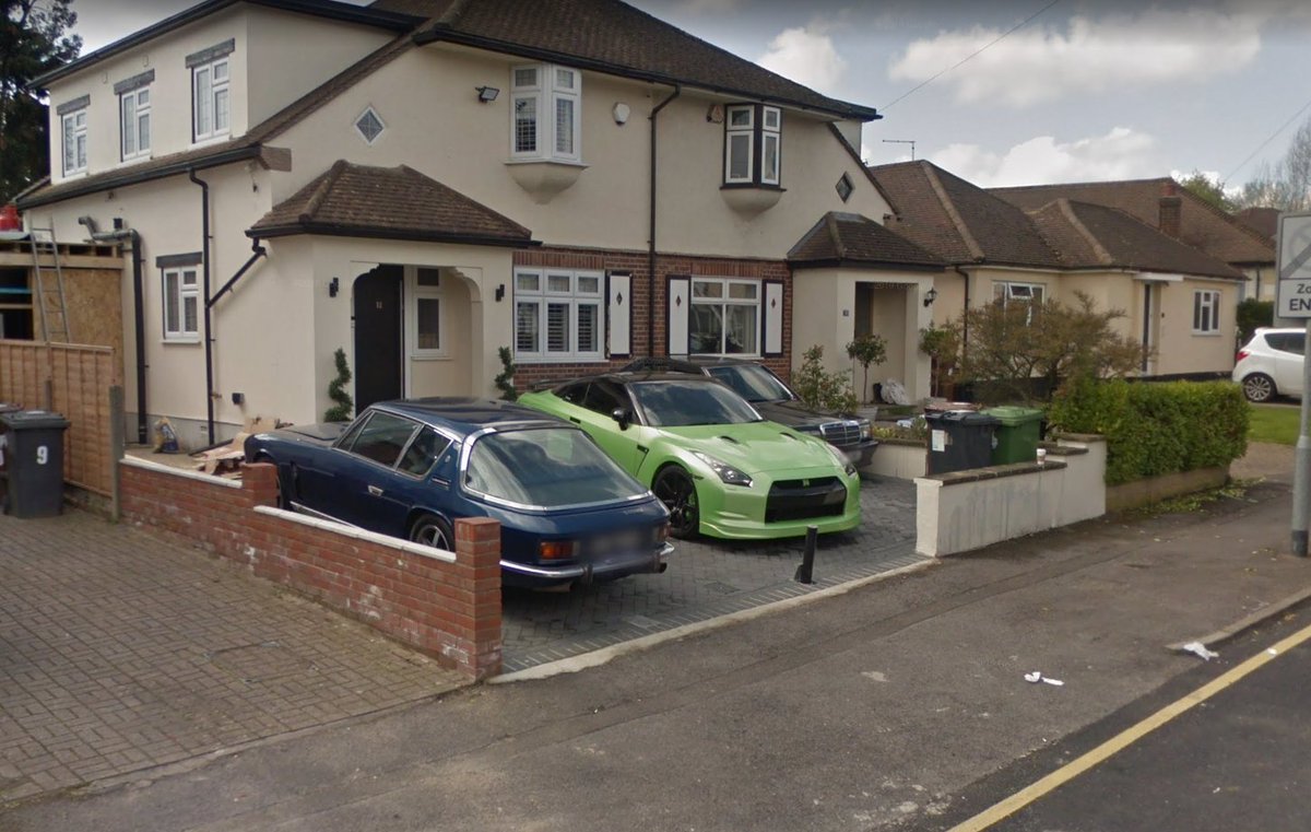 Cars_SV's tweet photo. How about this for a diverse driveway?
A Jensen Interceptor, Nissan GT-R and Mercedes-Benz 190E 2.5 (I think it is a 2.5). A lot of options for a Sunday drive
Potters Bar, England - April 2019 #SV_Classics #SV_Colors https://t.co/Ecl2BzVVkz