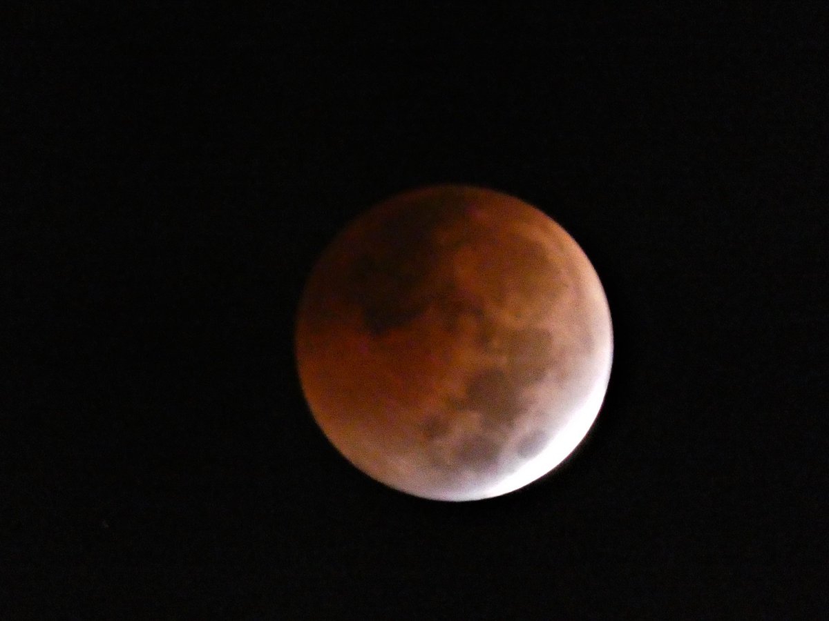 MMoore_hoops's tweet photo. #BeaverMoonEclipse #SunsetBeach @EdPiotrowski @medwick @ChrissyKohler @Em_I_Am @WXIIJackie @JustinMcKeeWx @LeeHaywoodWX @ramelcarpenter @marioncaldwx @RealSaltLife @StarboardRail @StormHour @ThePhotoHour @Christina4casts @AndrewWMBF @CMorganWX @AlexCorderoWX @KimRatcliffWECT https://t.co/wFOITxT5cn