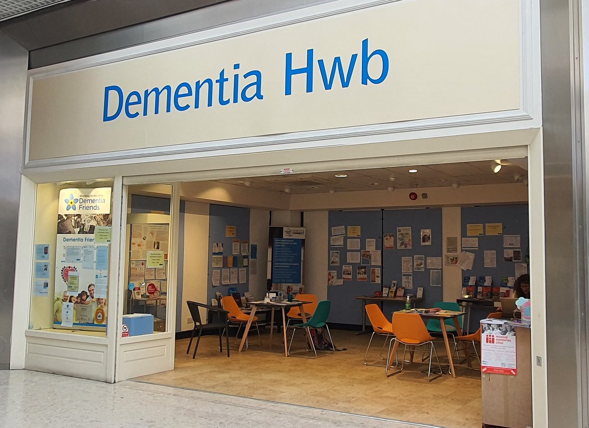 Lovely weather for ducks! Lucille from @SwanseaCarers is in the Hwb today, for any questions you have on #dementia or services available in #Swansea Drop in between 11-3 or call 01792 304519 Find us next to Superdrug in @QuadrantSwansea #SwanseaOnline