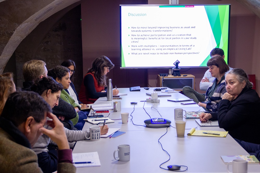 #infrastructureverte
Un séminaire spécial ce matin mené par le groupe de jeunes chercheurs du programme CAT qui nous rejoint ce mois-ci
🏙️Leur #recherche s’intéresse aux défis sociétaux urgents liés à la vie &amp; à l'#écologie dans les #villes européennes
👉cutt.ly/dN4anDU