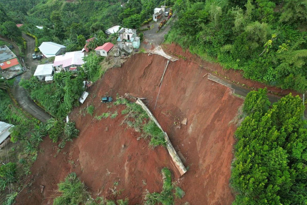 cariclimjustice's tweet photo. These are images of major land slippage in Petite Soufriere, Dominica. 🇩🇲

A trough system on Sunday ravaged some parts of the Caribbean, and in some places dumped over 42 mm of rain in a matter of hours. 

This is our reality as global leaders meet at #COP27 

#climatejustice https://t.co/YleGqr5crl