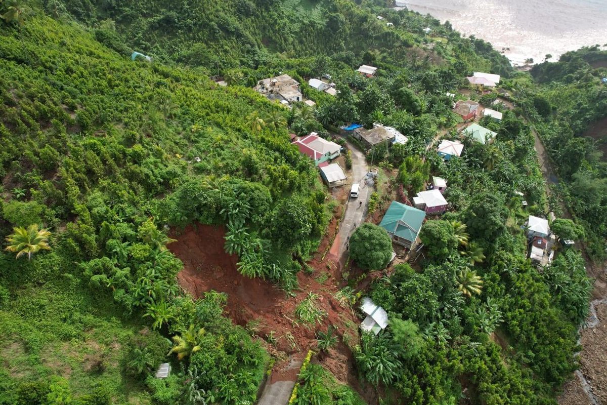 cariclimjustice's tweet photo. These are images of major land slippage in Petite Soufriere, Dominica. 🇩🇲

A trough system on Sunday ravaged some parts of the Caribbean, and in some places dumped over 42 mm of rain in a matter of hours. 

This is our reality as global leaders meet at #COP27 

#climatejustice https://t.co/YleGqr5crl