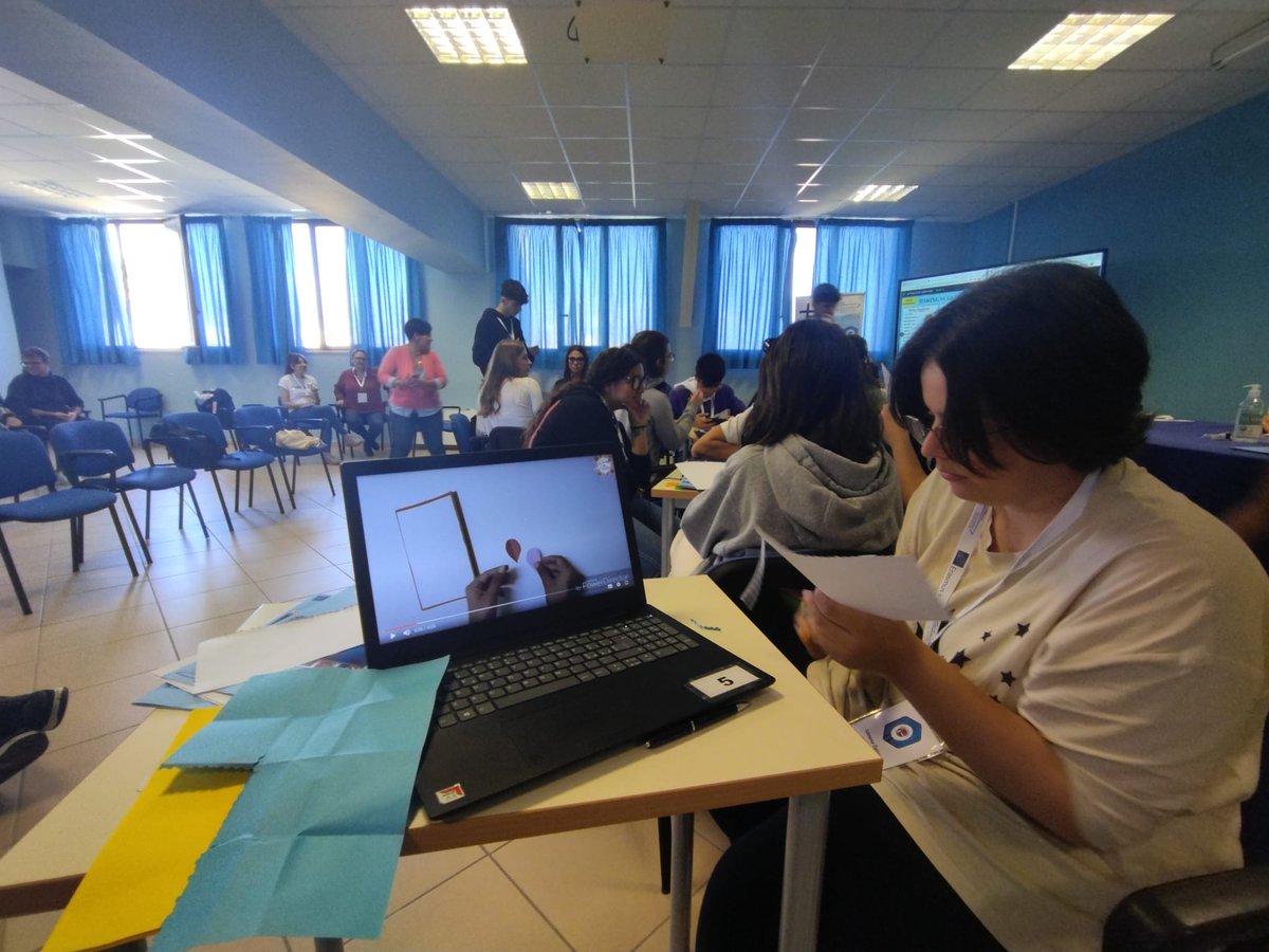 Türkiye Ulusal Ajansı tarafından desteklenen Müdürlüğümüzce yürütülen KA2 Erasmus projesi kapsamında İtalya'da 2.LTT faaliyetinin 2. günü İngilizce dersi kazanımları doğrultusunda hazırlanan oyunlaştırılmış ders planları öğrencilere uygulanmaya başlandı <a href="/ulusalajans/">Türkiye Ulusal Ajansı 🇹🇷 Turkish NA</a> <a href="/Trabzon_MEM/">Trabzon İl Millî Eğitim Müdürlüğü</a>