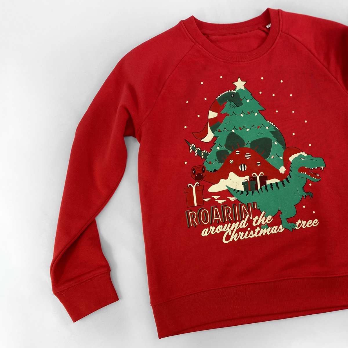 PaulBristows's tweet photo. Are you thinking about Christmas shopping yet? So are your customers!🎄 

With Paul Bristow as your UK holiday textile partner, you can have your festive customised products all wrapped up in an unrivalled service 🎁 

Discuss your requirements: https://t.co/cOT6rkb65I https://t.co/fPkZrS5f6g