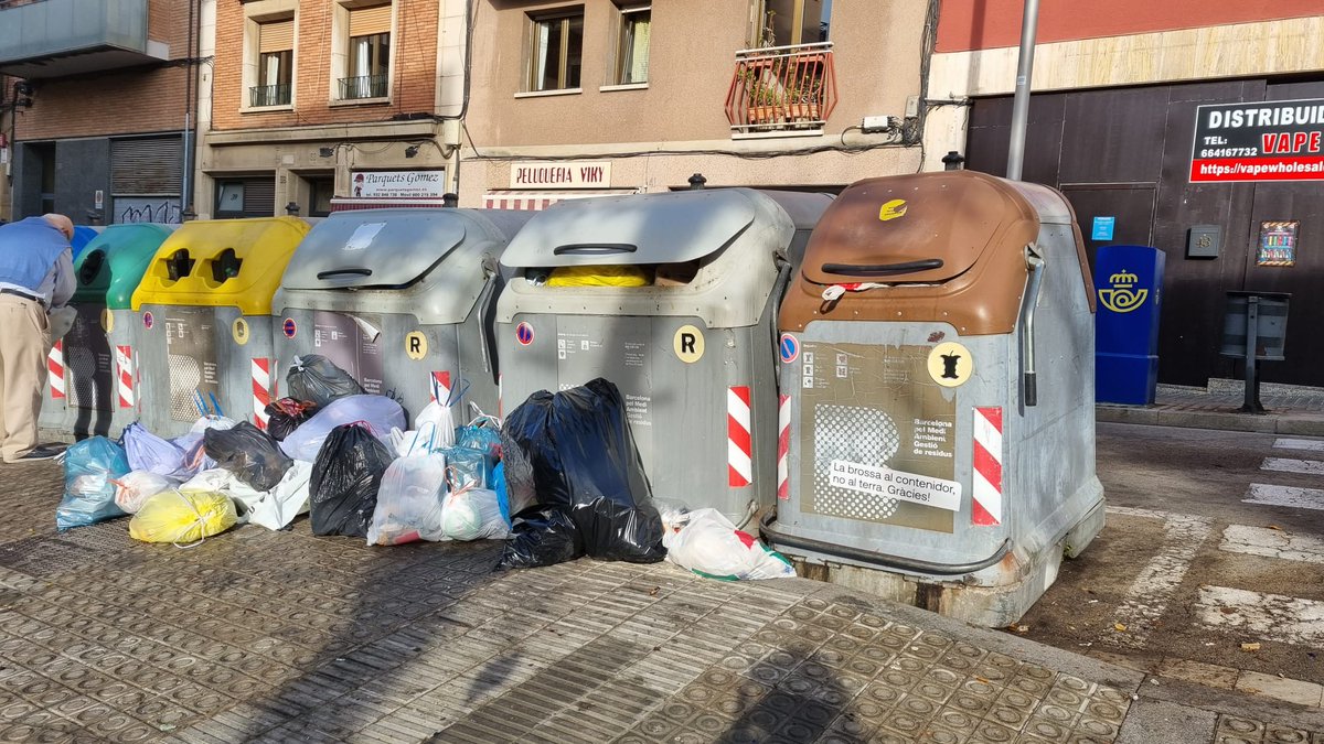 Plataforma Can Baró (@veinsdecanbaro) on Twitter photo I seguim pel matí igual...i qui dia passa any empeny, no? No podem ni volem seguir així. El problema de contenidors i de neteja a #CanBaro ja dura massa!!! <a href="/rosaalarcon/">Rosa Alarcon /❤️</a> <a href="/bcn_hg/">Horta-Guinardó</a> <a href="/DadLuisa/">María Luisa#EnComú</a> <a href="/nucarmonac/">Nuria Carmona</a> I seguim pel matí igual...i qui dia passa any empeny, no? No podem ni volem seguir així. El problema de contenidors i de neteja a #CanBaro ja dura massa!!! <a href="/rosaalarcon/">Rosa Alarcon /❤️</a> <a href="/bcn_hg/">Horta-Guinardó</a> <a href="/DadLuisa/">María Luisa#EnComú</a> <a href="/nucarmonac/">Nuria Carmona</a>