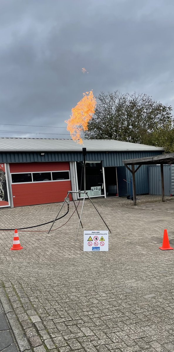 Schasfoort2's tweet photo. Vanochtend is onze gastank gekeurd. Er kan weer getankt worden! https://t.co/2bvFUoFqXa