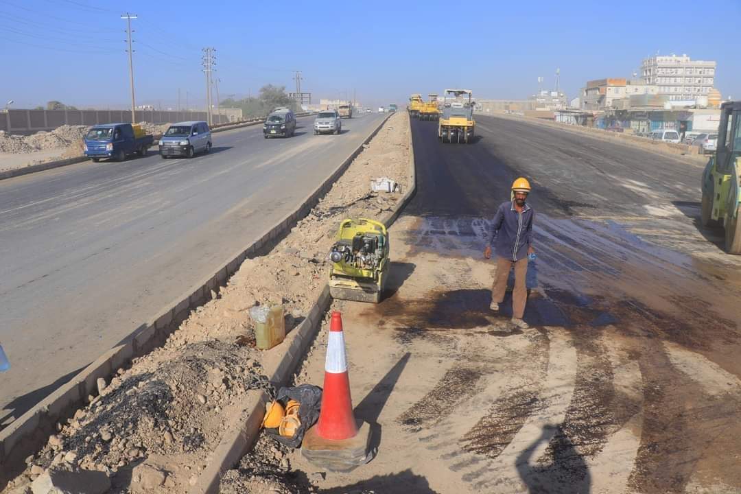 باستثناء أهالي ضحايا البارحة والجرحى ..
مأرب اليوم وسكانها يمارسون أعمالهم في بناء الدولة واستعادة الجمهورية بشكل طبيعي ..

صورة من المرحلة الأخيرة في إنشاء جسر الشبواني..
#مـن_مـأرب