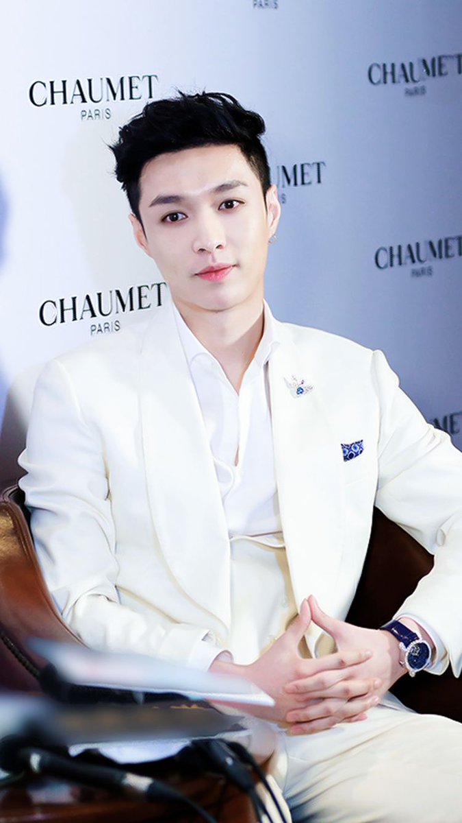 YourDailySM's tweet photo. Your daily dose of EXO. #YourDailySM #EXO #SMEntertainment #Scheduled @weareoneEXO https://t.co/q02sIcwLmY