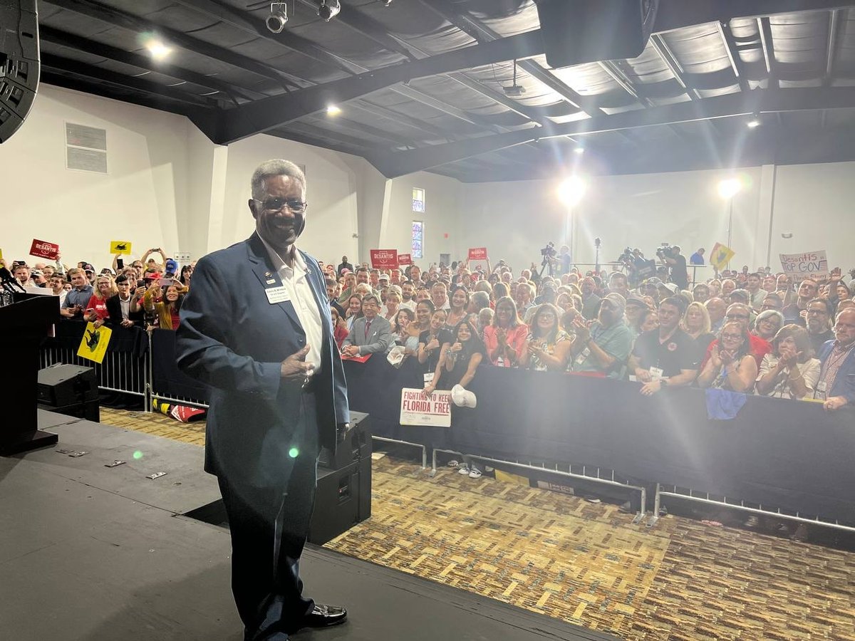 cbwimbish's tweet photo. Good morning District 10! 

Today is your day to cast your VOTE for the best representative! You can VOTE for safety, or you can VOTE for those who wish to take our safety away and are funding the cartels. The choice should be clear! https://t.co/NzNCCY7bbW