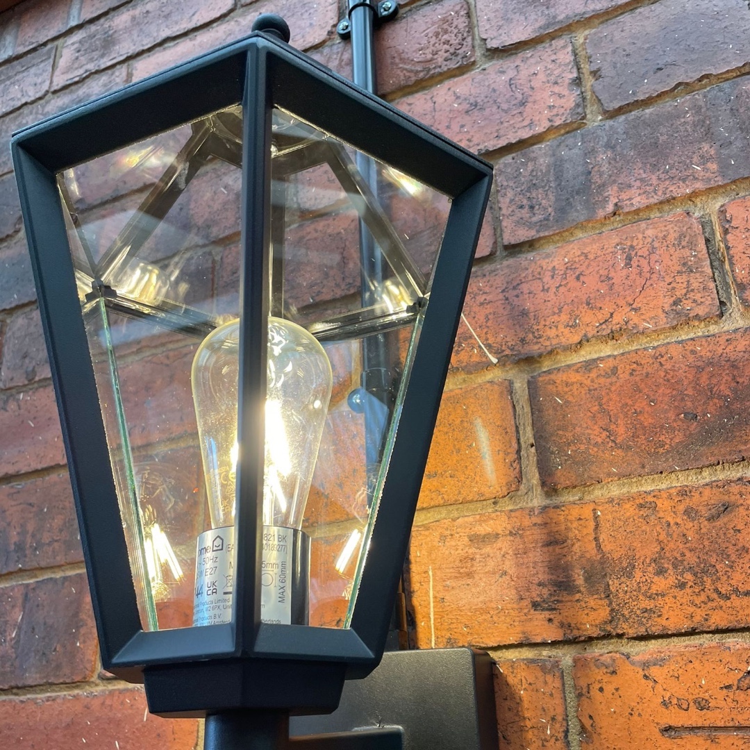 Outside lights installed ready for the dark nights that are now upon us.

#outdoorlighting #lightingdesign #gardendecor  #gardenstyling #lightinginspo  #electricianinderby #chellastonelectrician #derby #electrician