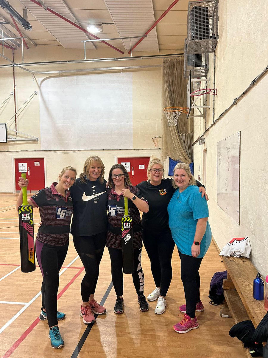 BlackwoodCC's tweet photo. Our ladies team played their first Gwent League game last night against Croesy Hens. A great game with Blackwood taking the win by 6 points, great work all. https://t.co/gS8CAdKN3d